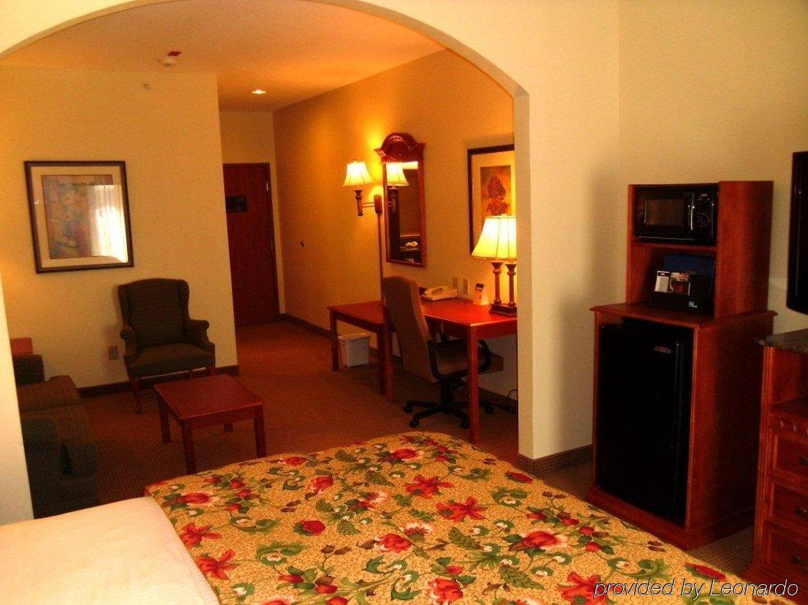 Best Western Plus Midwest City Inn & Suites Room photo