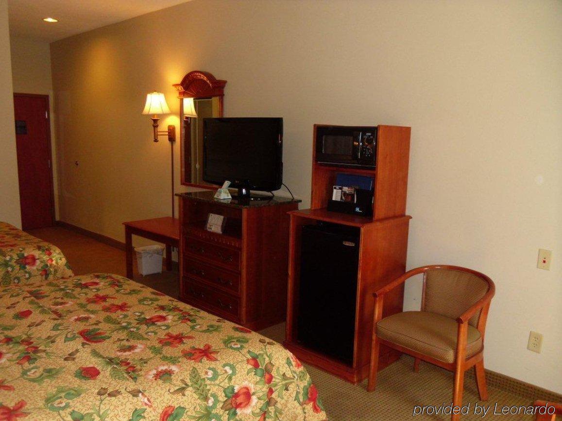 Best Western Plus Midwest City Inn & Suites Room photo