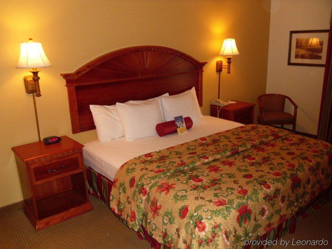 Best Western Plus Midwest City Inn & Suites Room photo