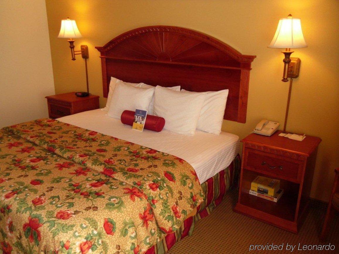 Best Western Plus Midwest City Inn & Suites Room photo