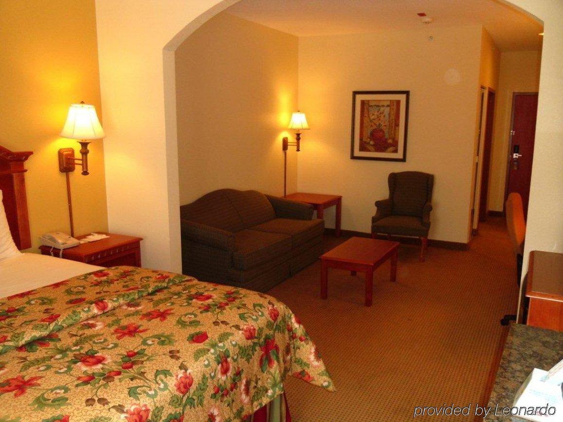 Best Western Plus Midwest City Inn & Suites Room photo