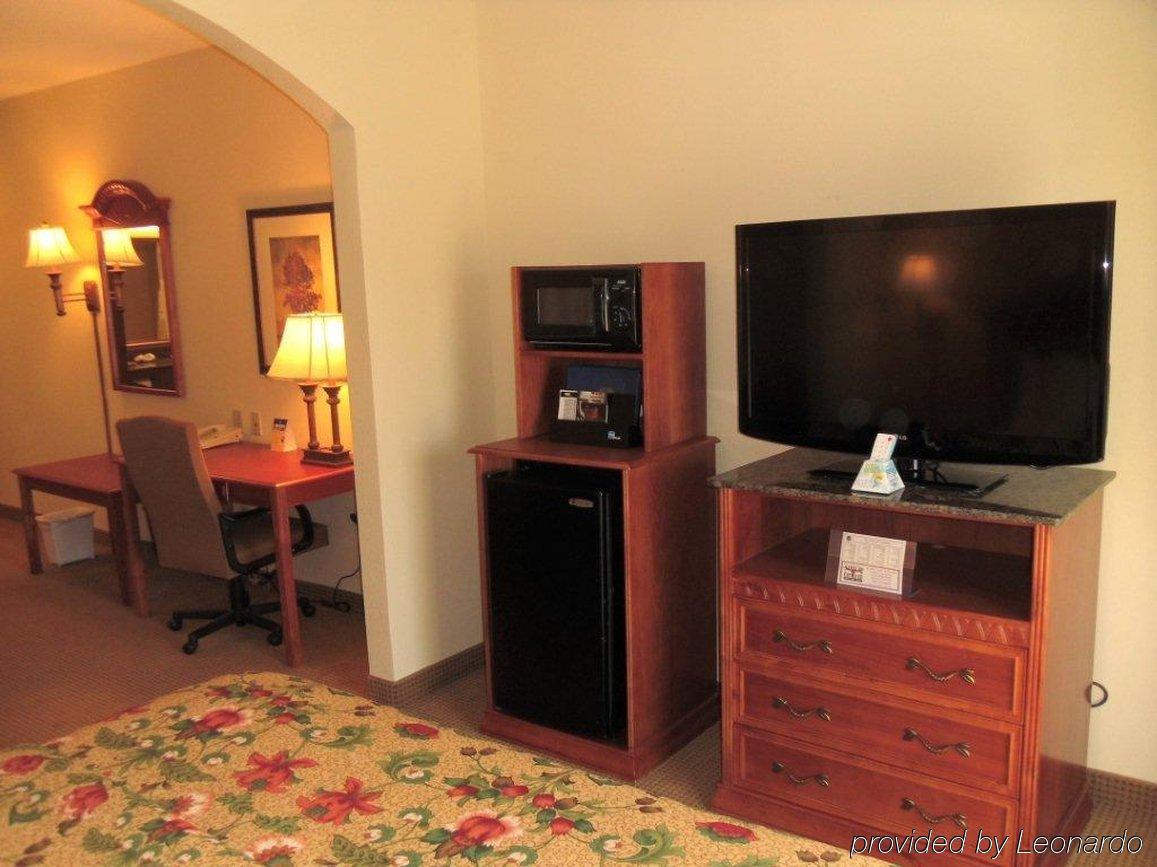 Best Western Plus Midwest City Inn & Suites Room photo